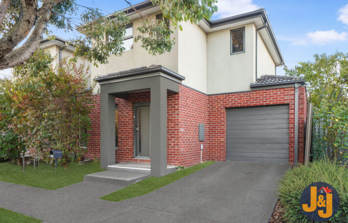 10 Gully Way Craigieburn VIC 3064 10 Gully Way Craigieburn VIC 3064