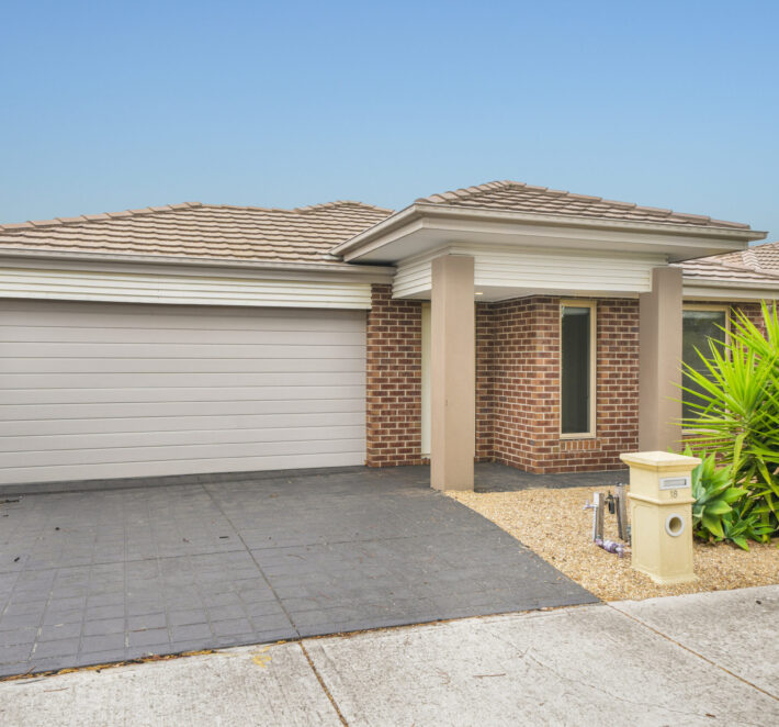 18 Fenland Street Craigieburn Vic 3064