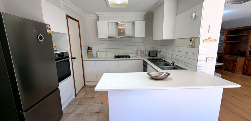 34 Axminster Drive, Craigieburn VIC 3064