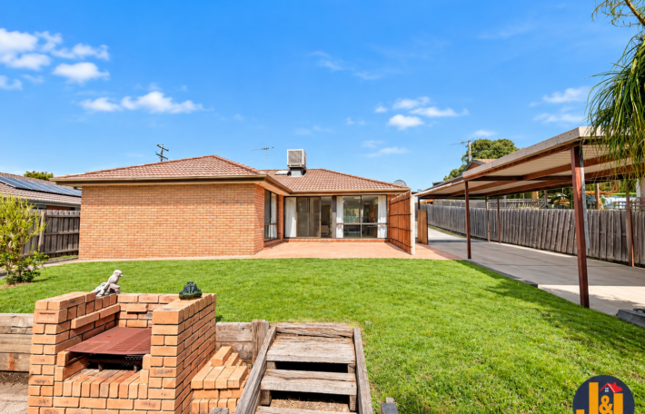 34 Axminster Drive, Craigieburn VIC 3064